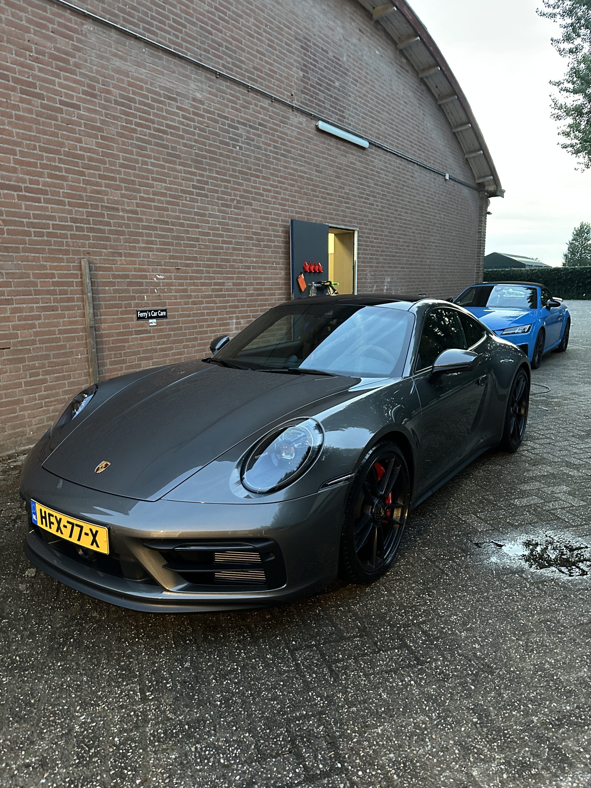 Exterieur detailing in Waalwijk – professioneel gepolijste auto met diepe glans
